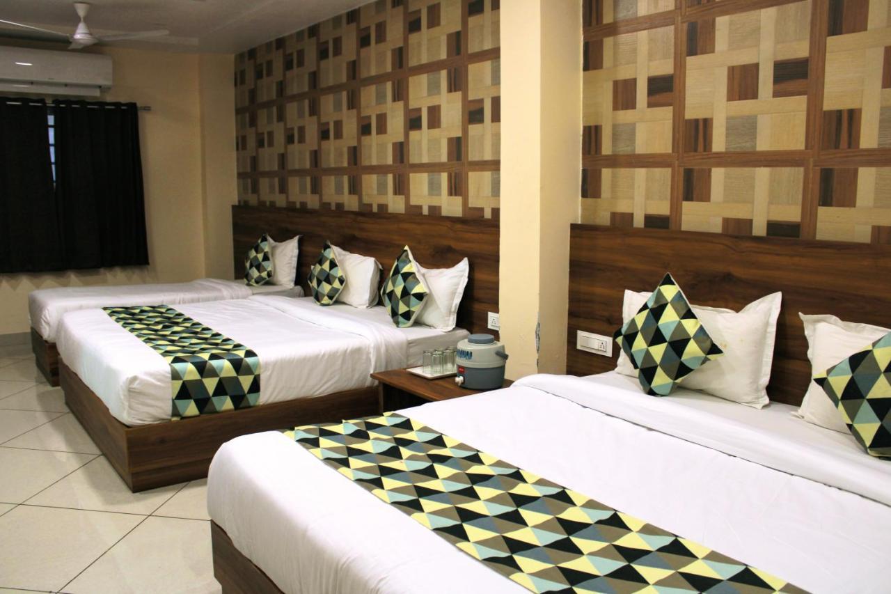 Maruti Group Of Hotels - Shri Naman Nāthdwāra Kültér fotó