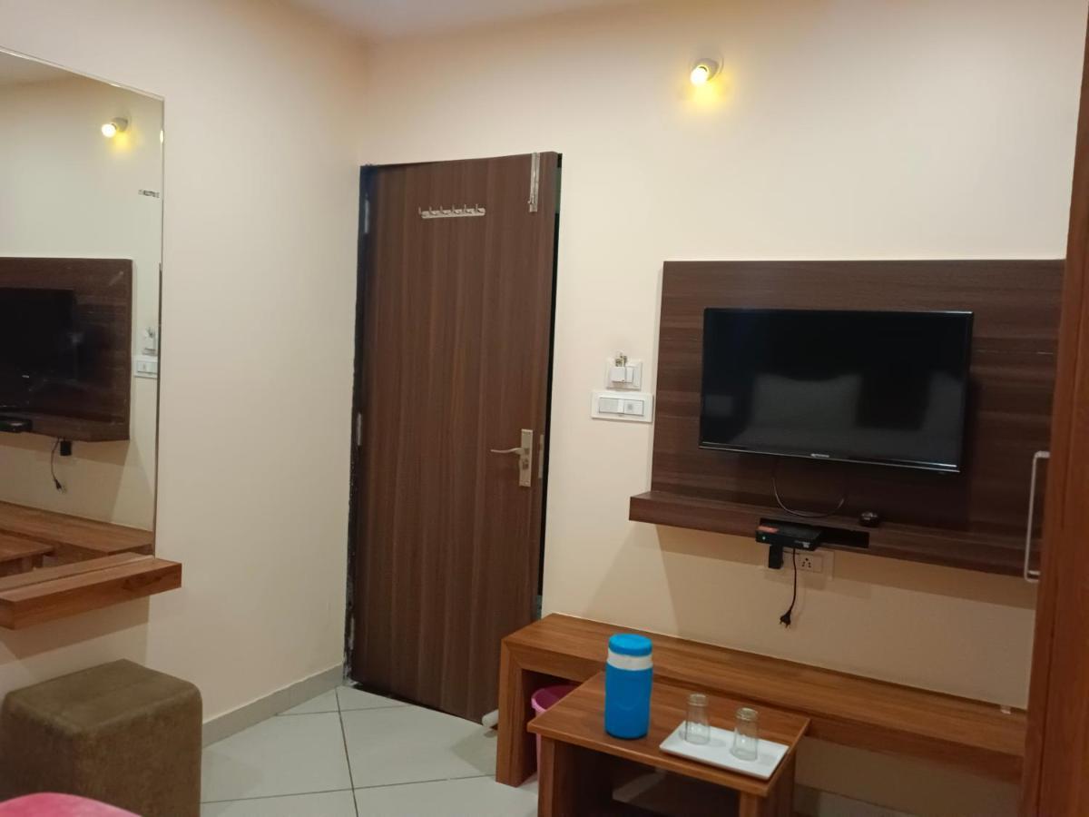 Maruti Group Of Hotels - Shri Naman Nāthdwāra Kültér fotó