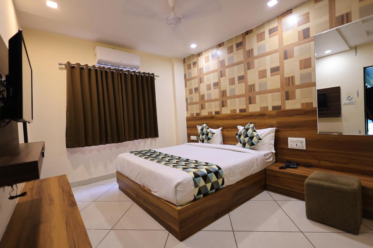Maruti Group Of Hotels - Shri Naman Nāthdwāra Kültér fotó