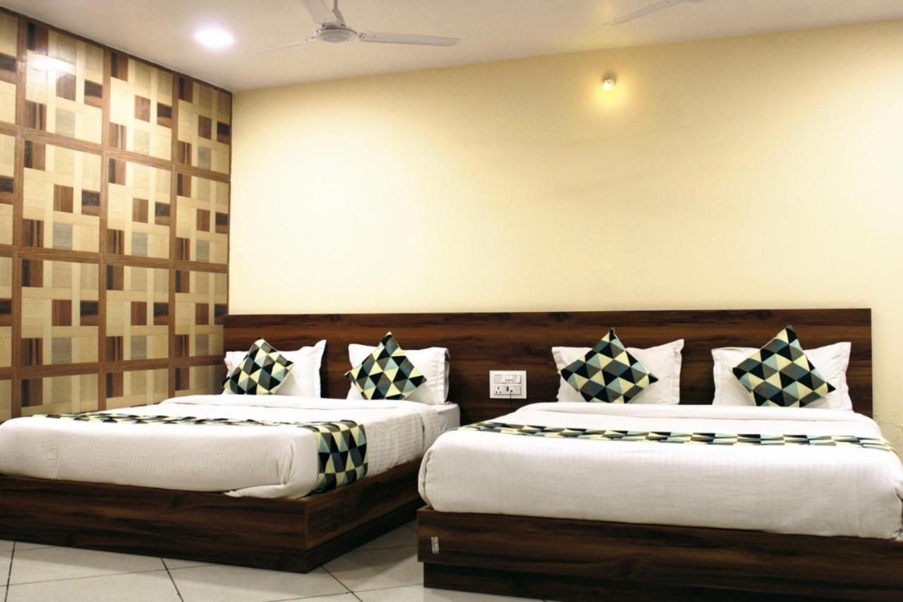 Maruti Group Of Hotels - Shri Naman Nāthdwāra Kültér fotó