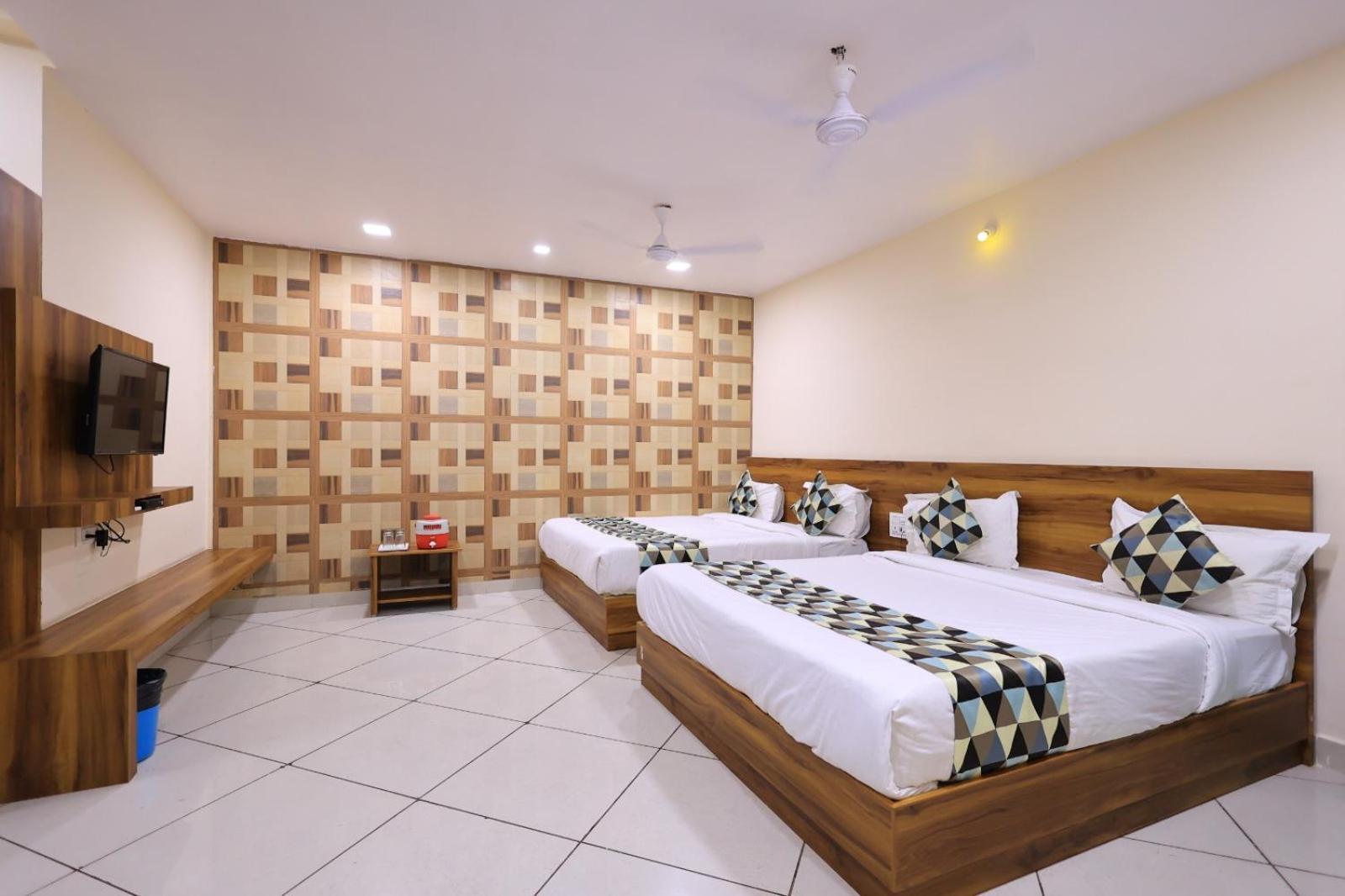 Maruti Group Of Hotels - Shri Naman Nāthdwāra Kültér fotó